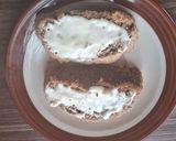 Foto del paso 1 de la receta: Tostadas con queso crema y nueces