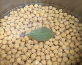 Foto del paso 1 de la receta: Potaje de garbanzos, calabaza, batata y guisantes