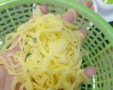 Hình bước làm 2 của món Tôm cuộn khoai tây chiên