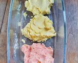 Foto langkah ke 2 dari resep Kuker Semprit Rasa Duren & Frambozen.