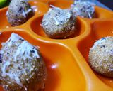 A picture of step 4 of Sooji ladoo.