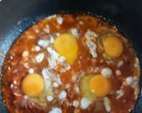 Foto del paso 2 de la receta: Huevos escalfados con atún