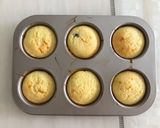 Hình bước làm 1 của món Bánh bông lan sữa chua nhân việt quất sấy khô