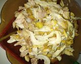 Foto langkah ke 2 dari resep Ayam suwir pedas simple.