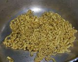 Foto langkah ke 1 dari resep Mie Burung Dara Goreng.