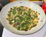 Foto del paso 3 de la receta: Tortilla de cecina, chips de patatas y acelgas