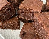Foto del passaggio 3 della ricetta Brownies estivo banana e cocco