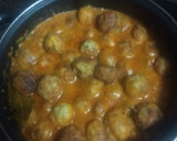 Foto del paso 8 de la receta: Albóndigas de sama, papas y langostinos con salsa
