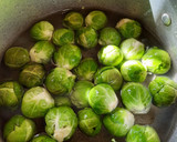 Foto del paso 1 de la receta: Coles de Bruselas en salsa de almendras