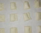 Foto langkah ke 7 dari resep Puff cheese roll porto's.