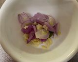 A picture of step 2 of Spinach and Mozzarella Salad.