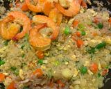 Foto langkah ke 5 dari resep Nasi Shirataki Goreng Udang.