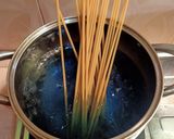 Foto langkah ke 3 dari resep Pasta Makaroni Sosis Bunga Telang.