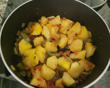 Foto del paso 3 de la receta: Patatas guisadas con pollo a l'ast en un plis plas y económicos