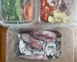 Foto langkah ke 1 dari resep Oseng cumi item.
