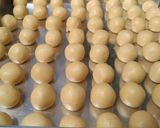 Foto langkah ke 3 dari resep Crunchy Peanut Thumbprint Cookies.