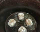 A picture of step 2 of Creamy tomato pasta / meatballs.