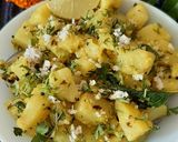 उकडलेल्या बटाट्याची  किंवा सोल्या बटाट्याची भाजी (ukadlelya batatchyachi bhaji recipe in marathi) रेसिपी स्टेप 7 फोटो 