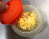 Foto del paso 5 de la receta: Huevos con jamón serrano y queso en estuches Ovo Lékué al microondas