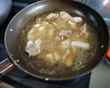 Foto langkah ke 2 dari resep Ayam goreng mentega.