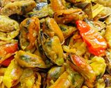 Foto langkah ke 5 dari resep Kerang Hijau Bumbu Kuning.
