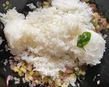 A picture of step 4 of Kancha Aam Pulao.