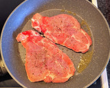 Foto del paso 1 de la receta: Chuletas de cerdo salpimentadas con champiñón
