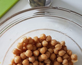 Foto del paso 1 de la receta: Ensalada de garbanzos con tomates secos