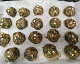Foto del paso 4 de la receta: Bolitas de acelgas blancas y rojas