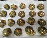 Foto del paso 4 de la receta: Bolitas de acelgas blancas y rojas