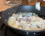 Foto del paso 2 de la receta: Chipirones y langostinos en salsa picante