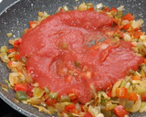 Foto del paso 2 de la receta: Salmón con tomate y verduras