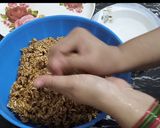 A picture of step 4 of Pop Rice Ladu.