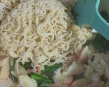 Foto langkah ke 4 dari resep Mie goreng crab stik.