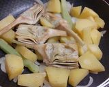 A picture of step 2 of Artichoke and Potato Purée with Onion, Croutons, and Chili Pepper.
