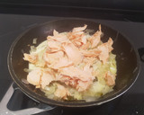 Foto del paso 2 de la receta: Pasta con restos de salmón en salsa cremosa