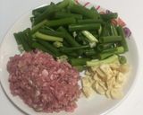 รูปขั้นตอนการทำที่ 1 ของ ดอกหอมผัดหมูสับ คีโต