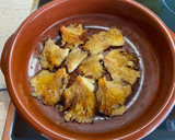Foto del paso 5 de la receta: Setas con picadillo de chorizo y queso de cabra