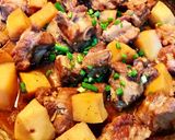 Hình bước làm 2 của món Sườn Non Kho Khoai Tây