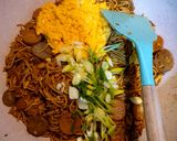 Foto langkah ke 4 dari resep Mie Goreng Telur Asin.