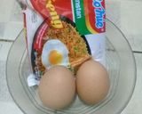 Foto langkah ke 1 dari resep Omlet Mie Telur.