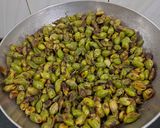 A picture of step 1 of Fresh Green Chickpeas Salad.