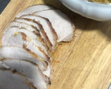 Foto del paso 6 de la receta: Lomo de cerdo al horno con salsa de mostaza, naranja y romero