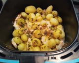 Foto del paso 6 de la receta: Pechuga de pavo fileteada especiada con papas cocidas en la Airfryer o al Horno