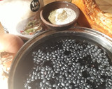 Foto del paso 1 de la receta: Guiso de porotos negros arroz y manitos de cerdo