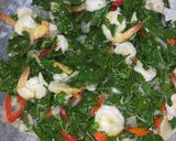 Foto langkah ke 4 dari resep Tumis daun singkong dan udang.