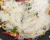 Foto langkah ke 6 dari resep Bihun Goreng ❤️.
