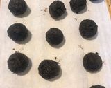 Foto del paso 3 de la receta: Trufas de galletitas oreos bañadas en chocolate