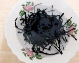 Foto langkah ke 2 dari resep Sup Rumput Laut Korea (Miyeok Guk).