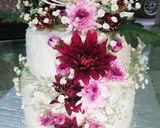 A picture of step 8 of Double tier floral cream cake.